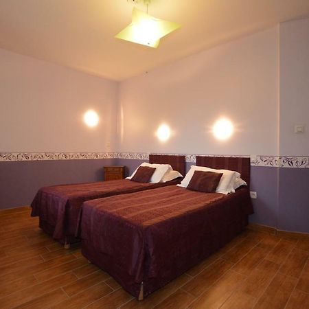 La Roche Bed & Breakfast Saint-Etienne-en-Cogles Exterior foto