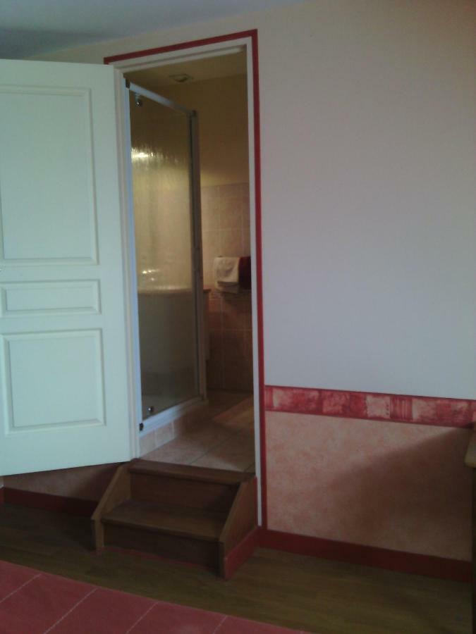 La Roche Bed & Breakfast Saint-Etienne-en-Cogles Exterior foto