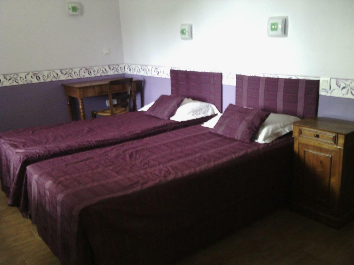 La Roche Bed & Breakfast Saint-Etienne-en-Cogles Exterior foto