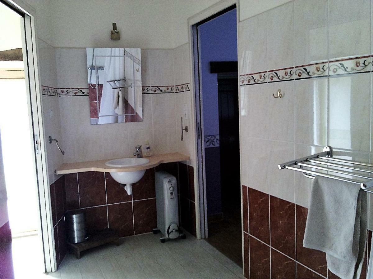 La Roche Bed & Breakfast Saint-Etienne-en-Cogles Exterior foto