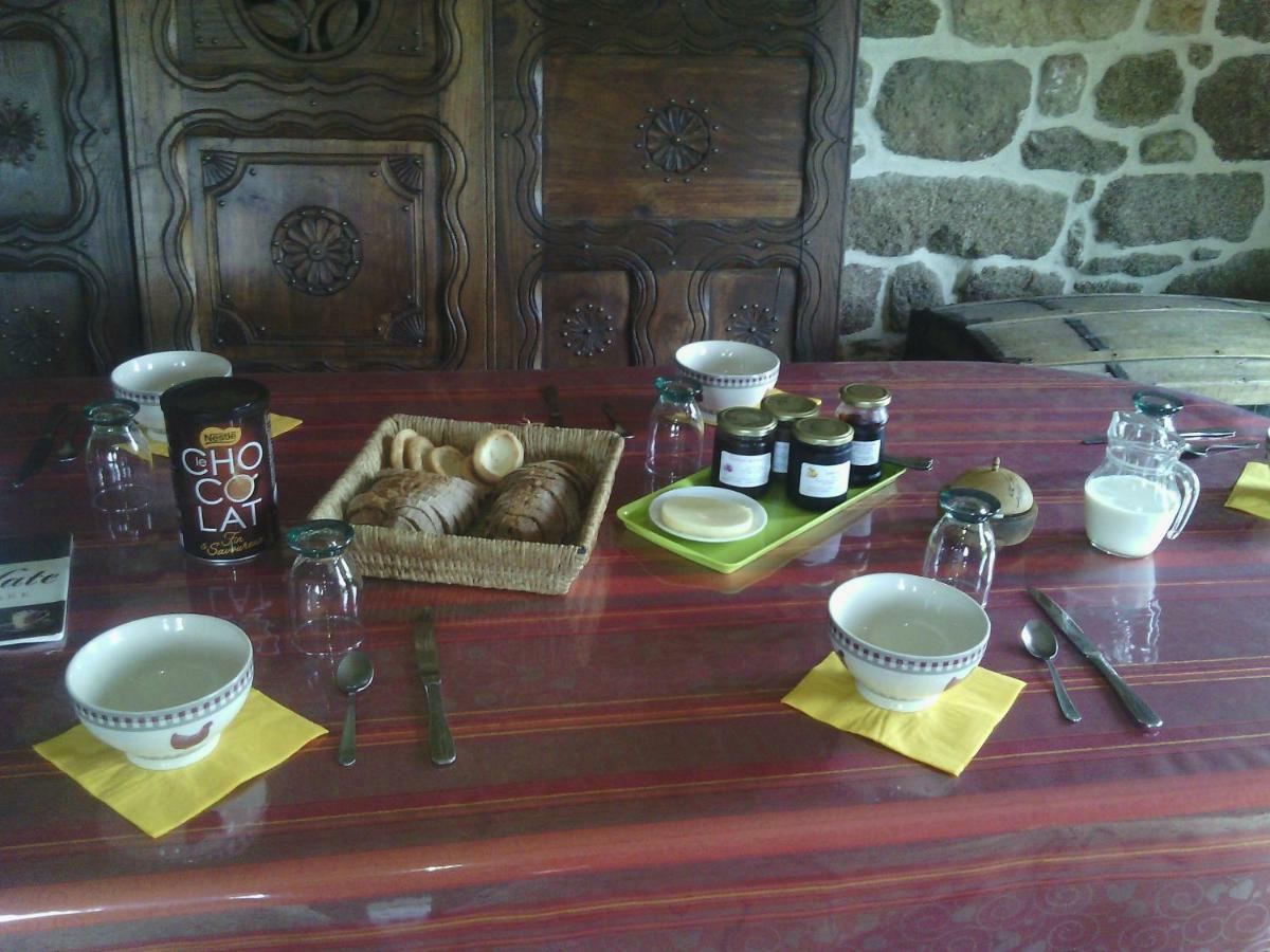 La Roche Bed & Breakfast Saint-Etienne-en-Cogles Exterior foto