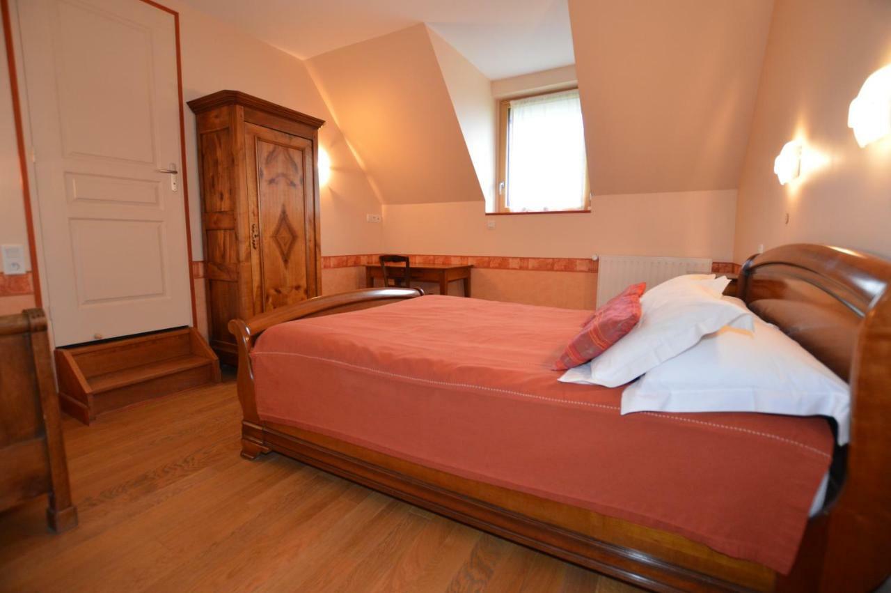 La Roche Bed & Breakfast Saint-Etienne-en-Cogles Exterior foto