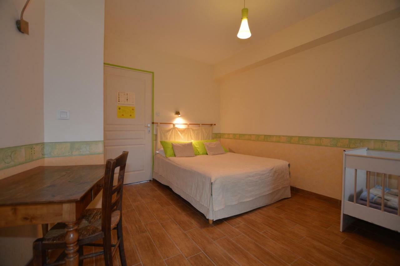 La Roche Bed & Breakfast Saint-Etienne-en-Cogles Exterior foto