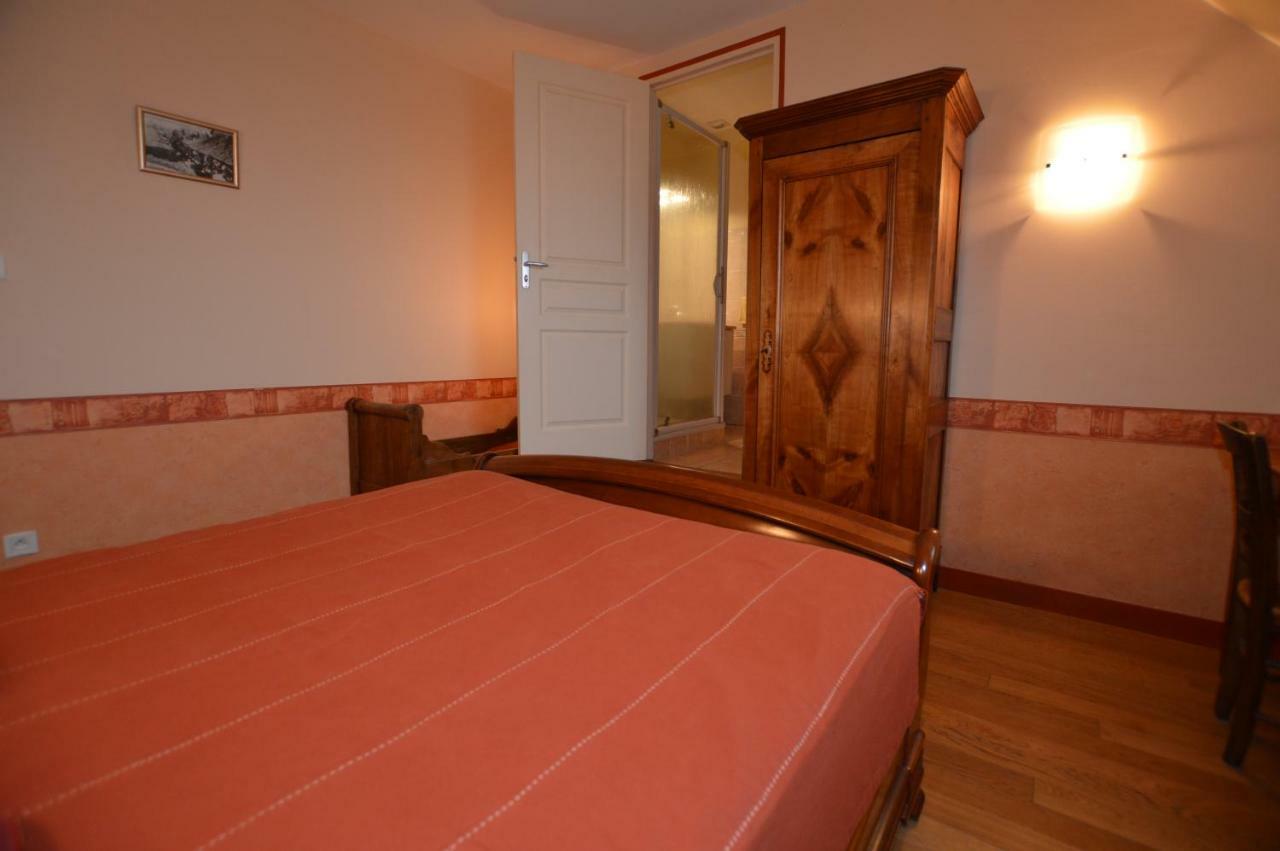 La Roche Bed & Breakfast Saint-Etienne-en-Cogles Exterior foto