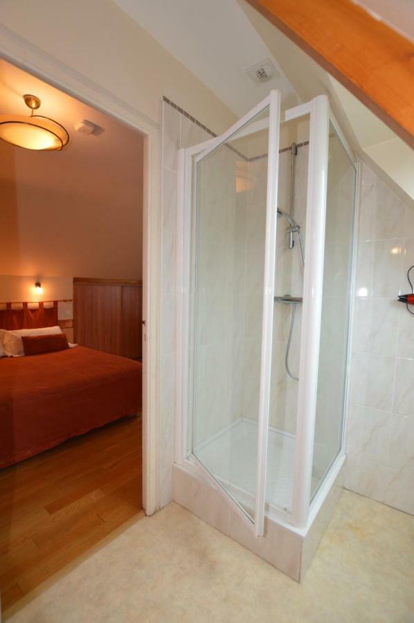 La Roche Bed & Breakfast Saint-Etienne-en-Cogles Exterior foto